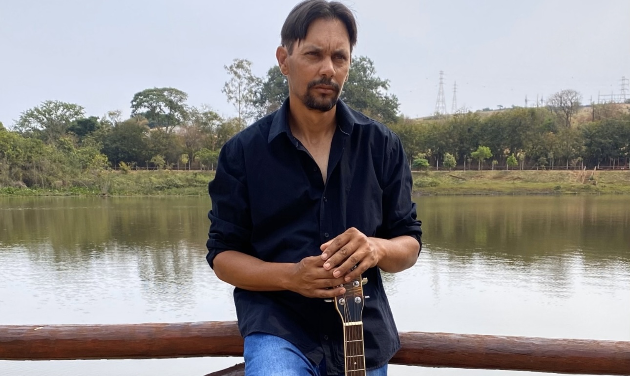 De Vigilante Noturno a Cantor: A Inspiração de Tiago Fernandes e Sua Jornada Musical de Fé e Perseverança
